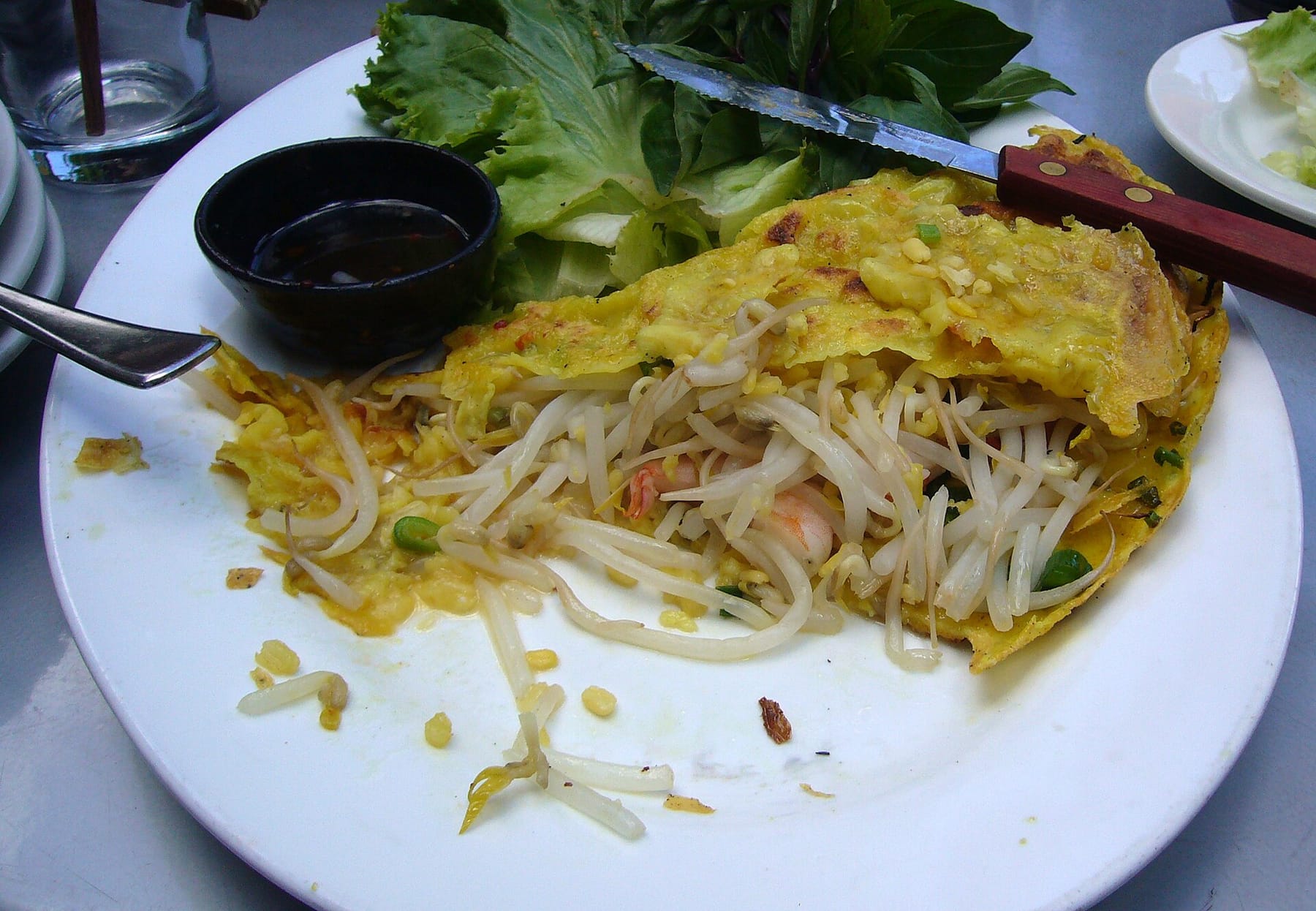 Bánh xèo dùng làm ảnh minh họa cho lựa chọn ẩm thực Việt Nam