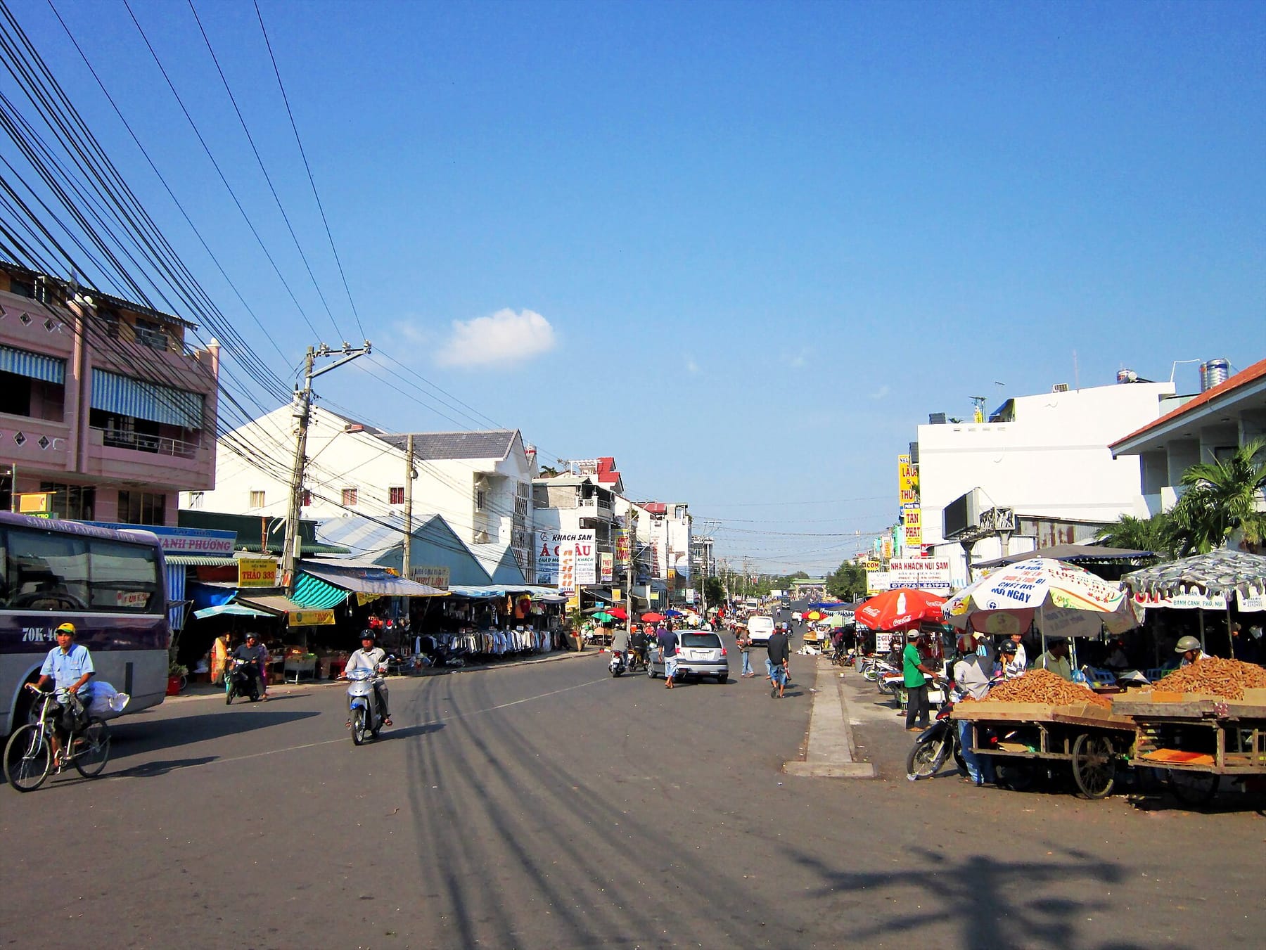 Một góc phố trong khu vực Núi Sam, Châu Đốc