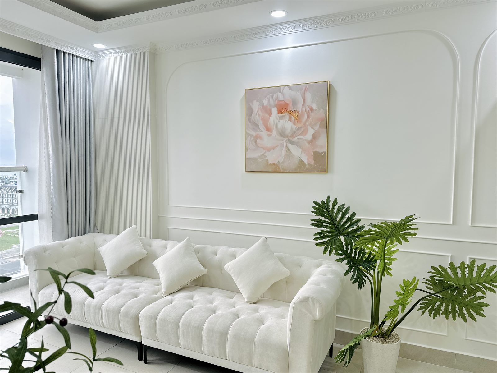 Phòng khách căn hộ S09-13 tân cổ điển view quảng trường và biển tại Rạch Giá — ảnh 3