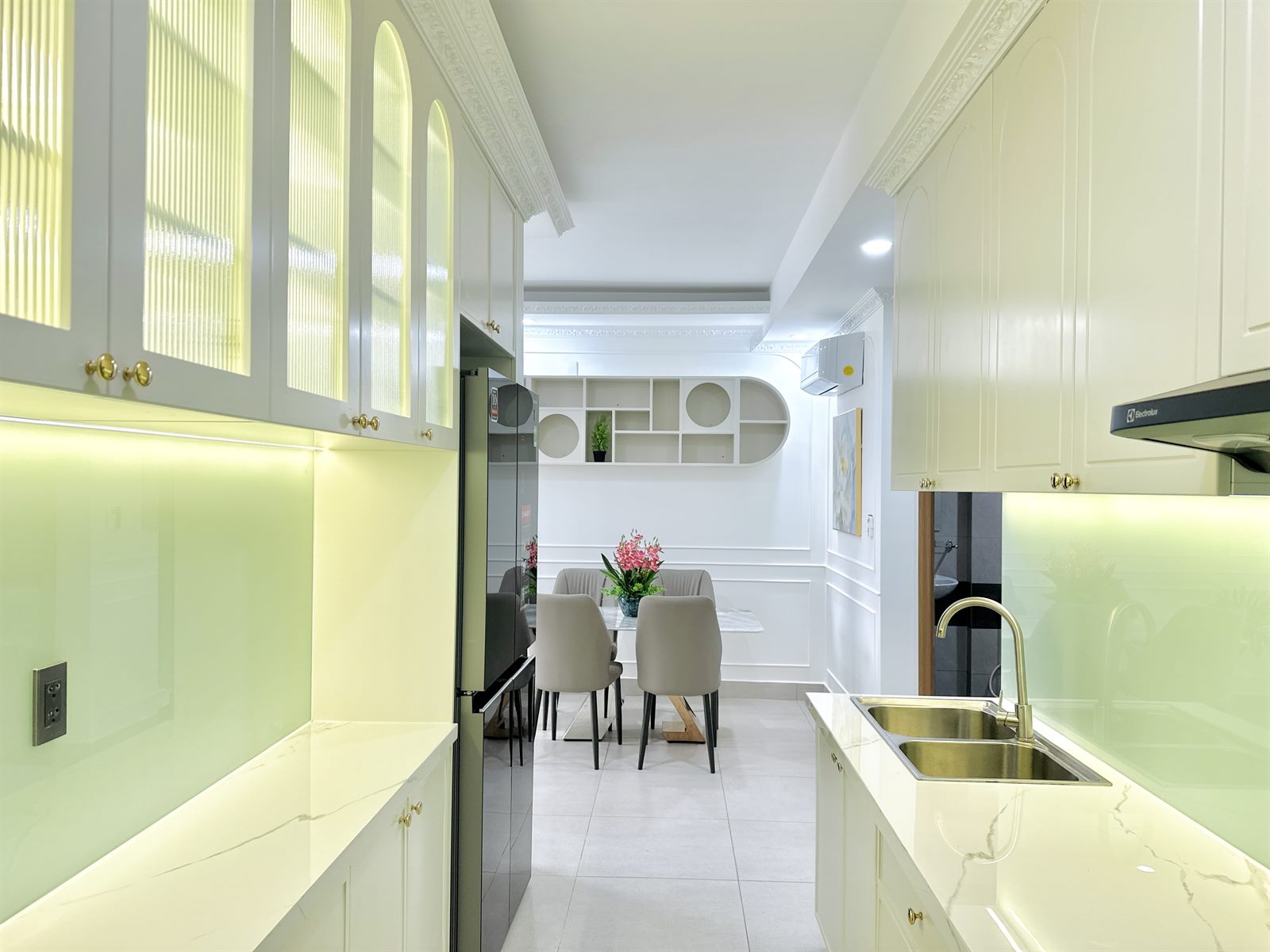 Phòng khách căn hộ S09-13 tân cổ điển view quảng trường và biển tại Rạch Giá — ảnh 5
