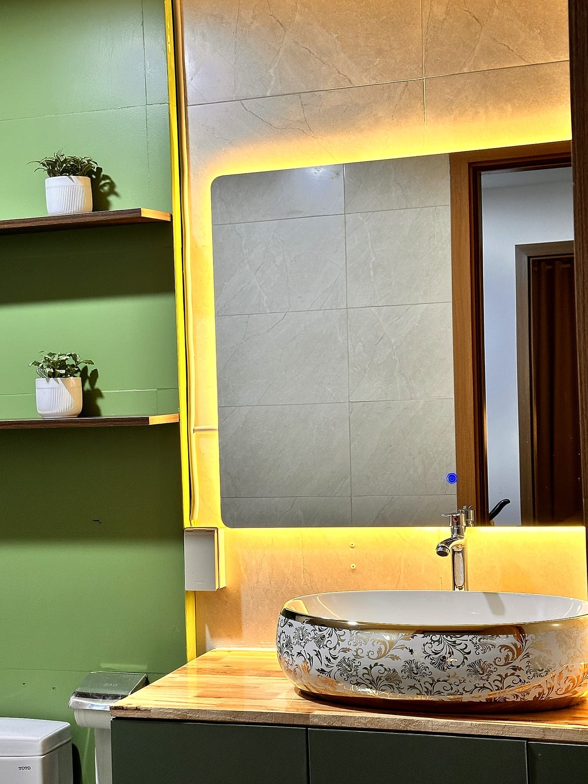 Phòng ngủ có bồn tắm riêng và cây xanh của Tropical Botanical Bath Retreat tại Rạch Giá — ảnh 20